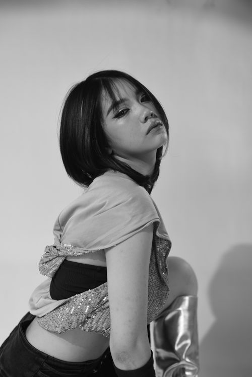 Free Artistic black and white portrait of a young woman posing confidently. Stock Photo