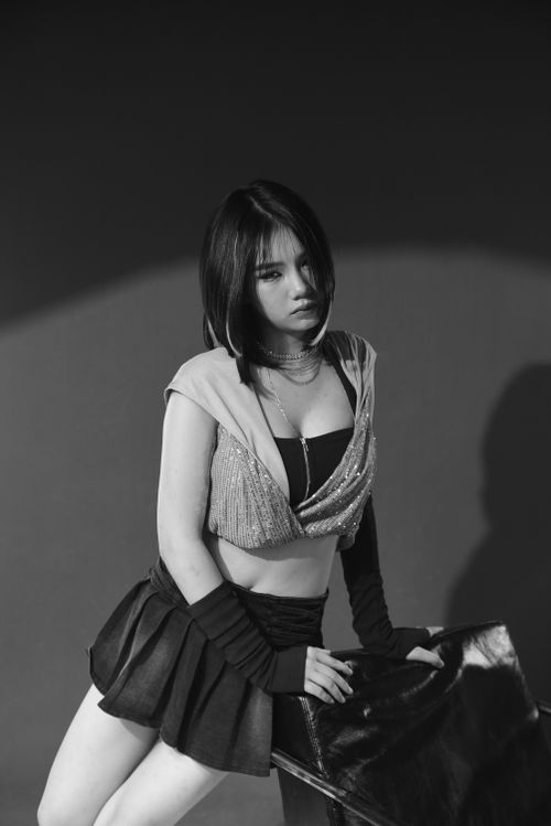 Free Black and white portrait of an Asian woman in fashionable attire, posing in a studio. Stock Photo