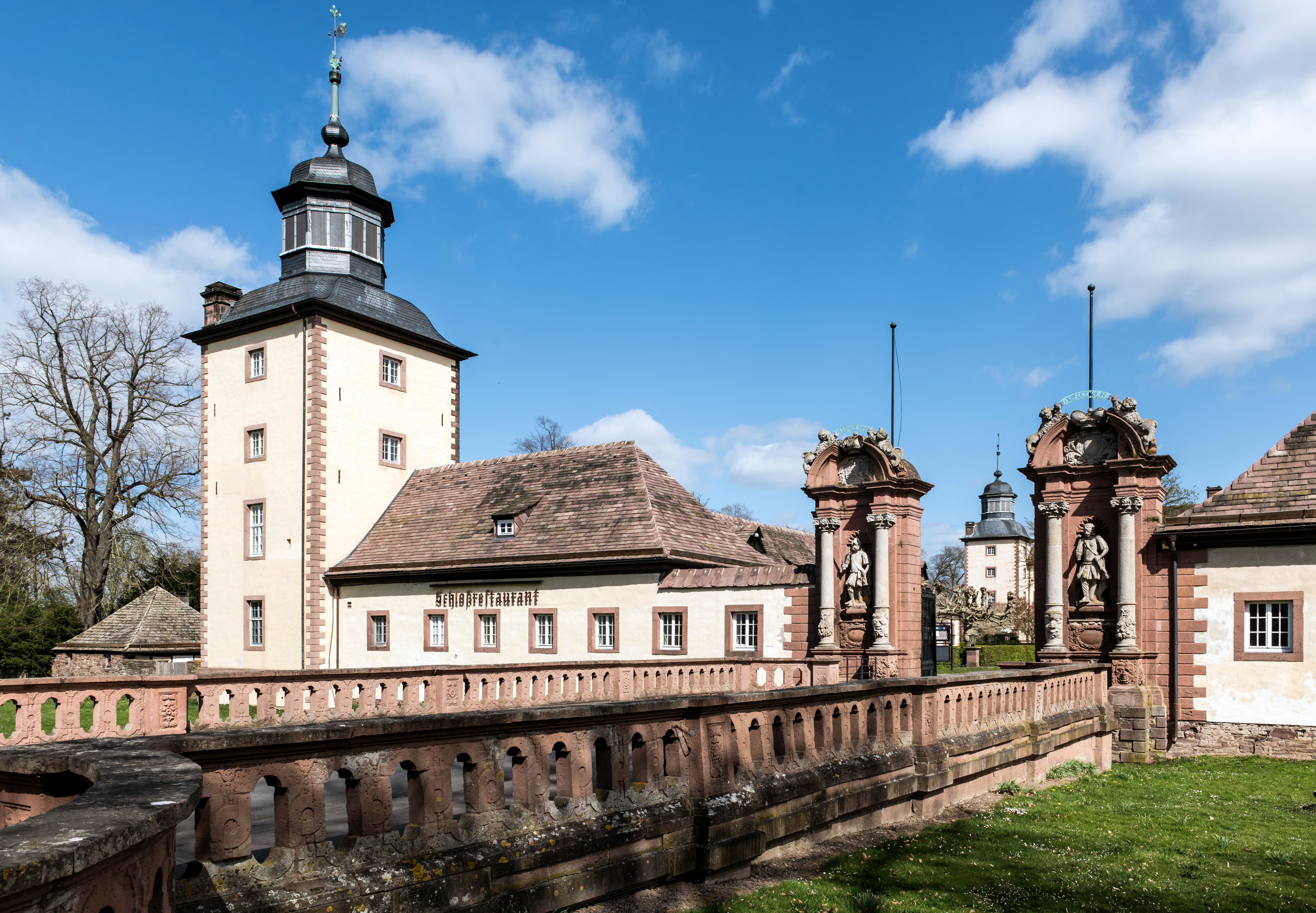 Historische Architekturdetails einer deutschen Burg