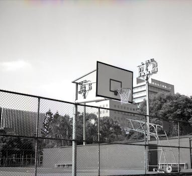 Black and white photo of an outdoor basketball court in Taipei, Taiwan.