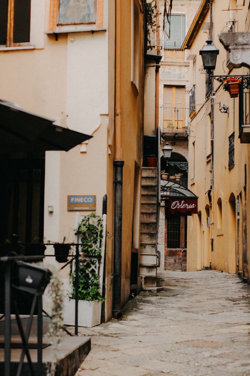 Free Explore a quaint Italian alley with historical buildings and a cozy atmosphere. Stock Photo