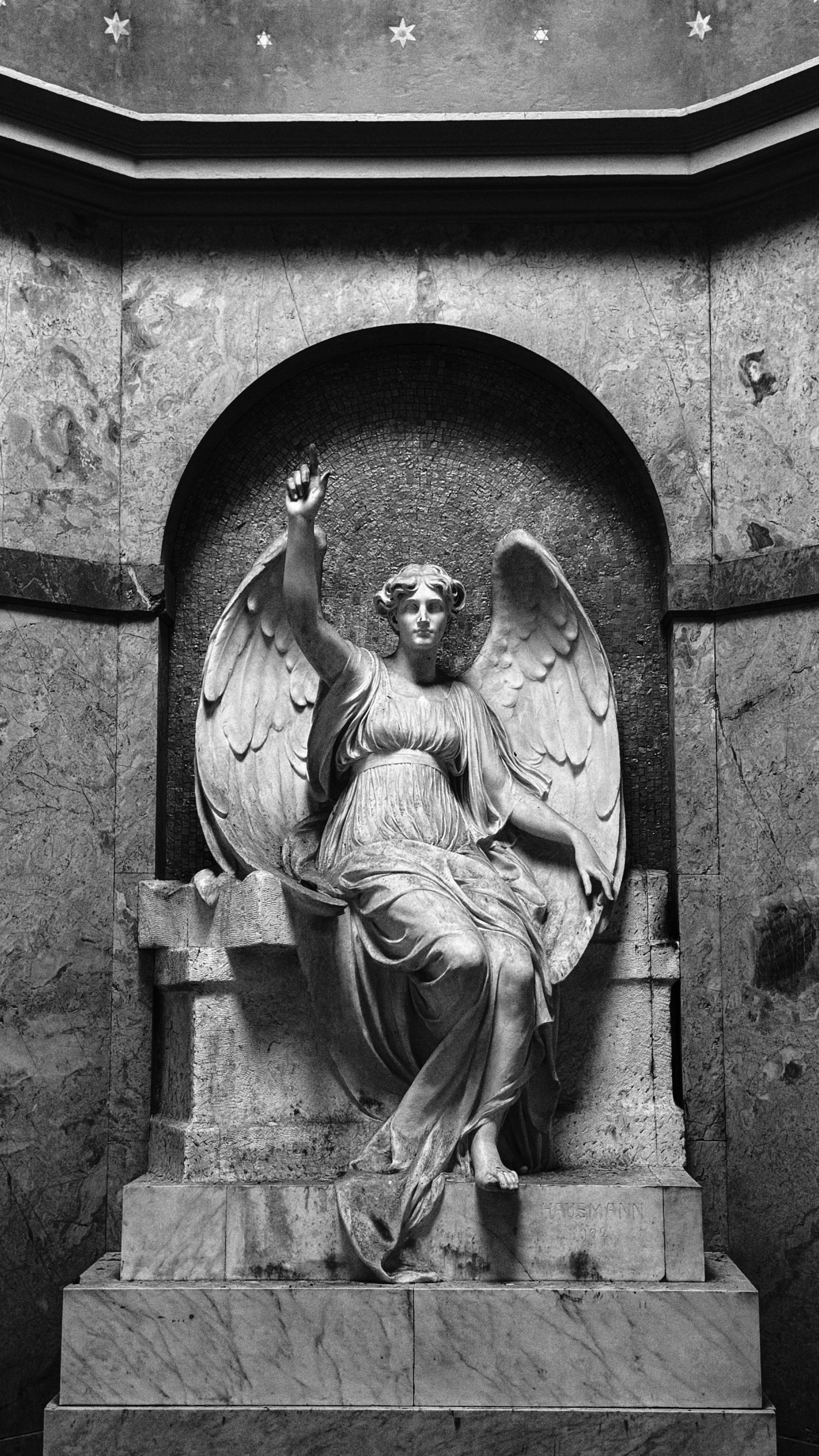 Sculpture of Angel · Free Stock Photo