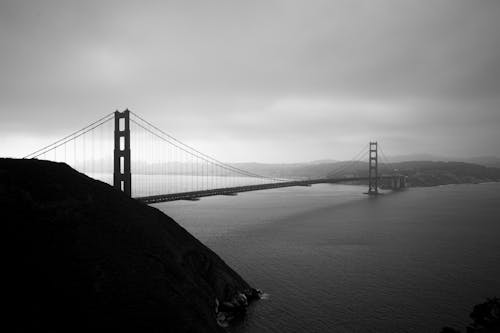 Le Golden Gate Bridge Vu De Loin