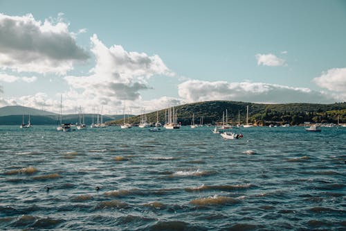 açık hava, blue, boats içeren Ücretsiz stok fotoğraf