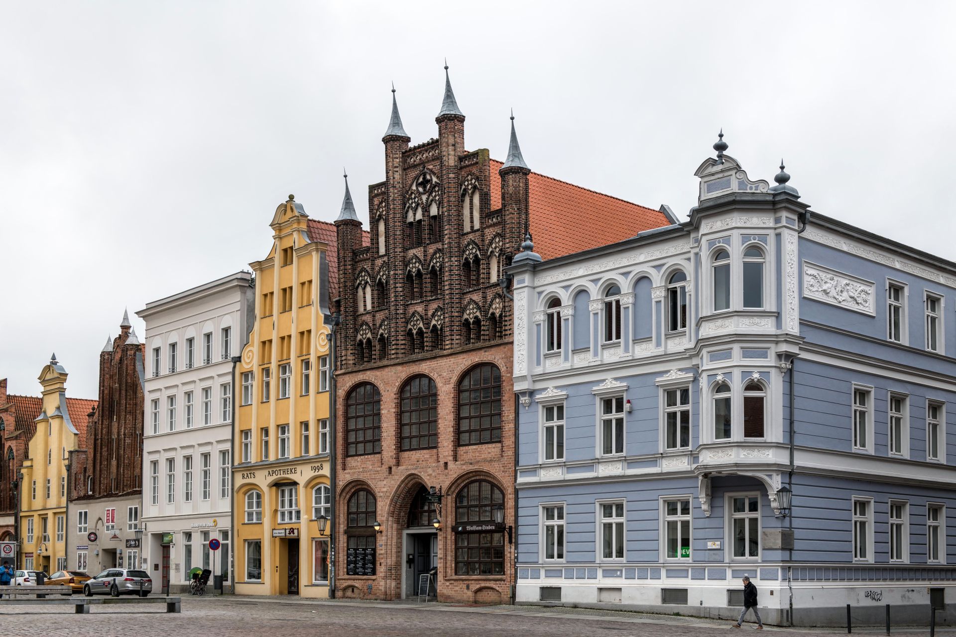 Fasado restauravimo darbai nuo pastolių