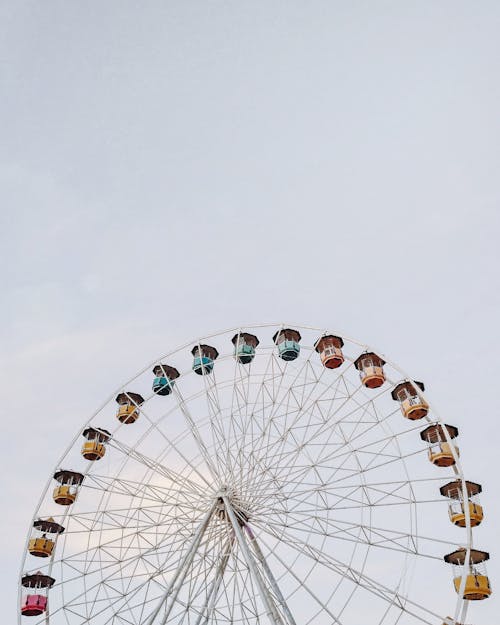 Free Yellow and White Ferris Wheel Stock Photo