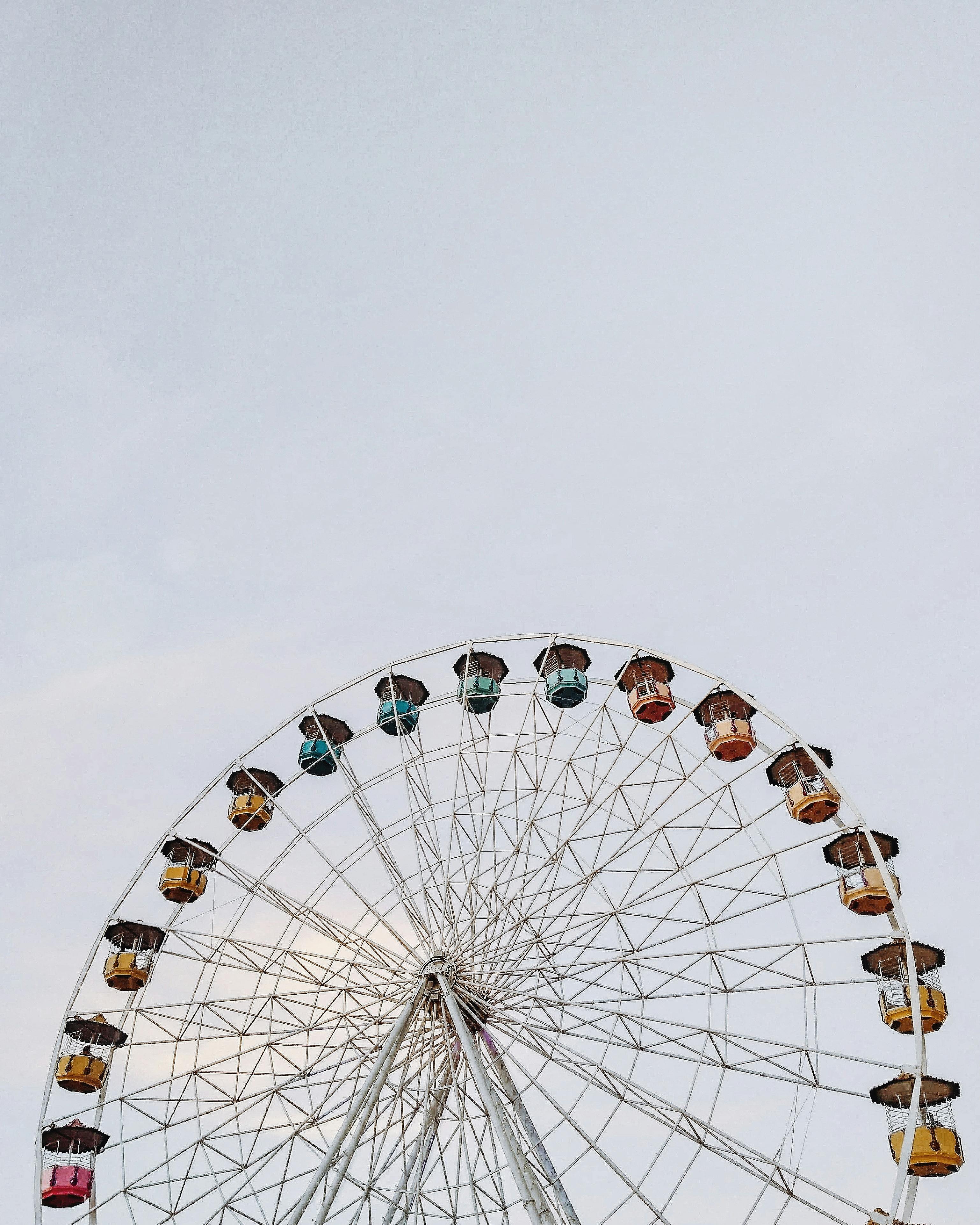 Yellow and White Ferris Wheel · Free Stock Photo