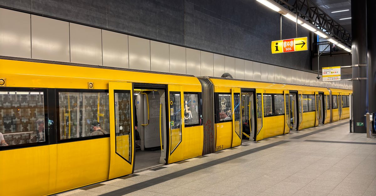 A Yellow Subway Train at the Station · Free Stock Photo
