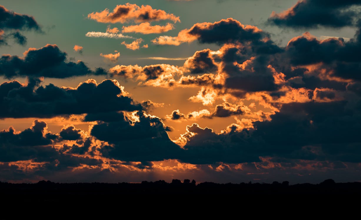 Free Sun Rays Struck on Clouds Stock Photo