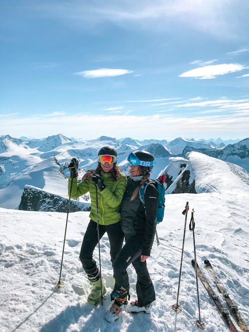 Gratis Dos Mujeres, Esquí, En, Nieve Foto de stock