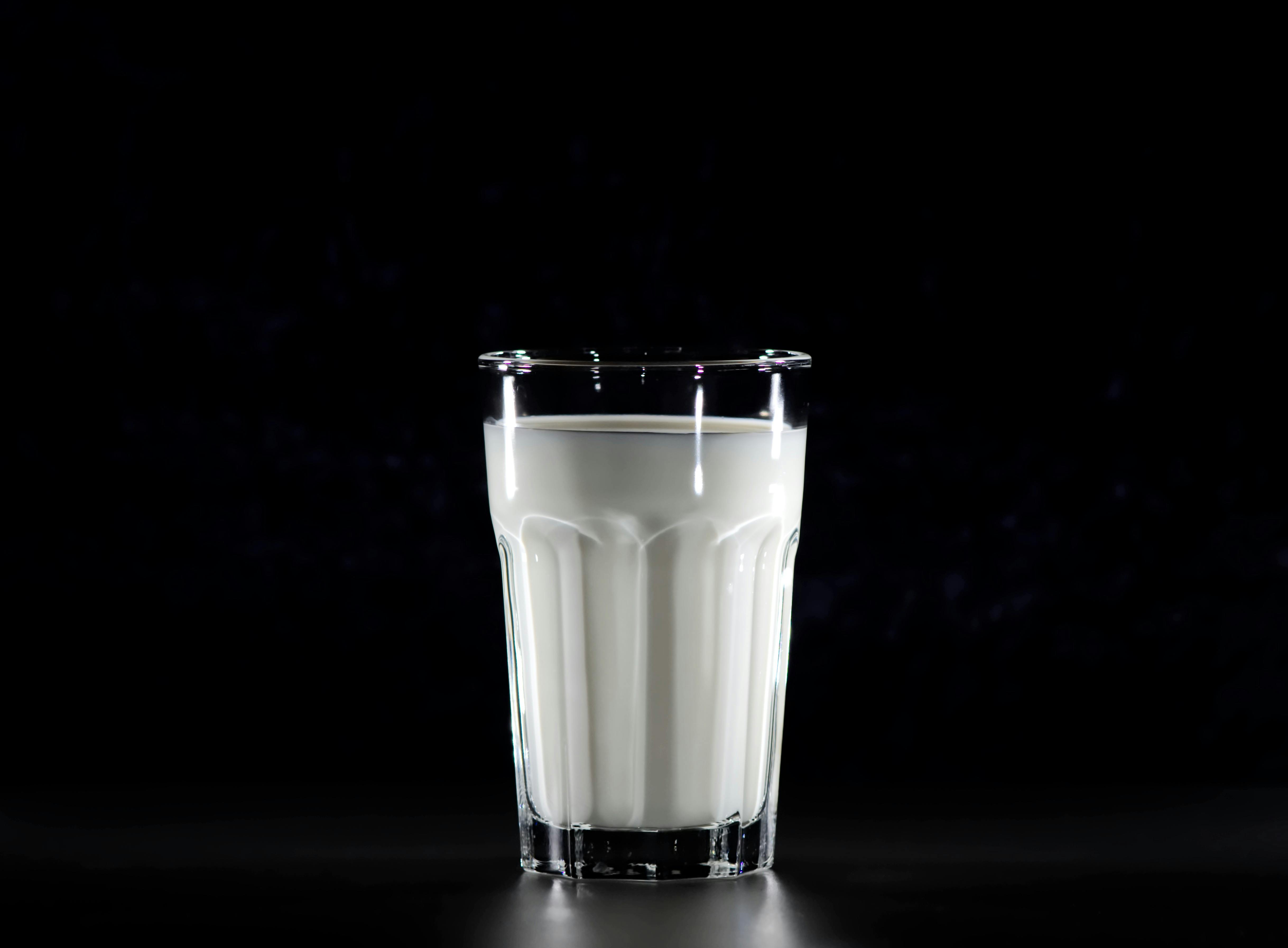 Kostenloses Foto zum Thema cremig, ein glas milch, frisch