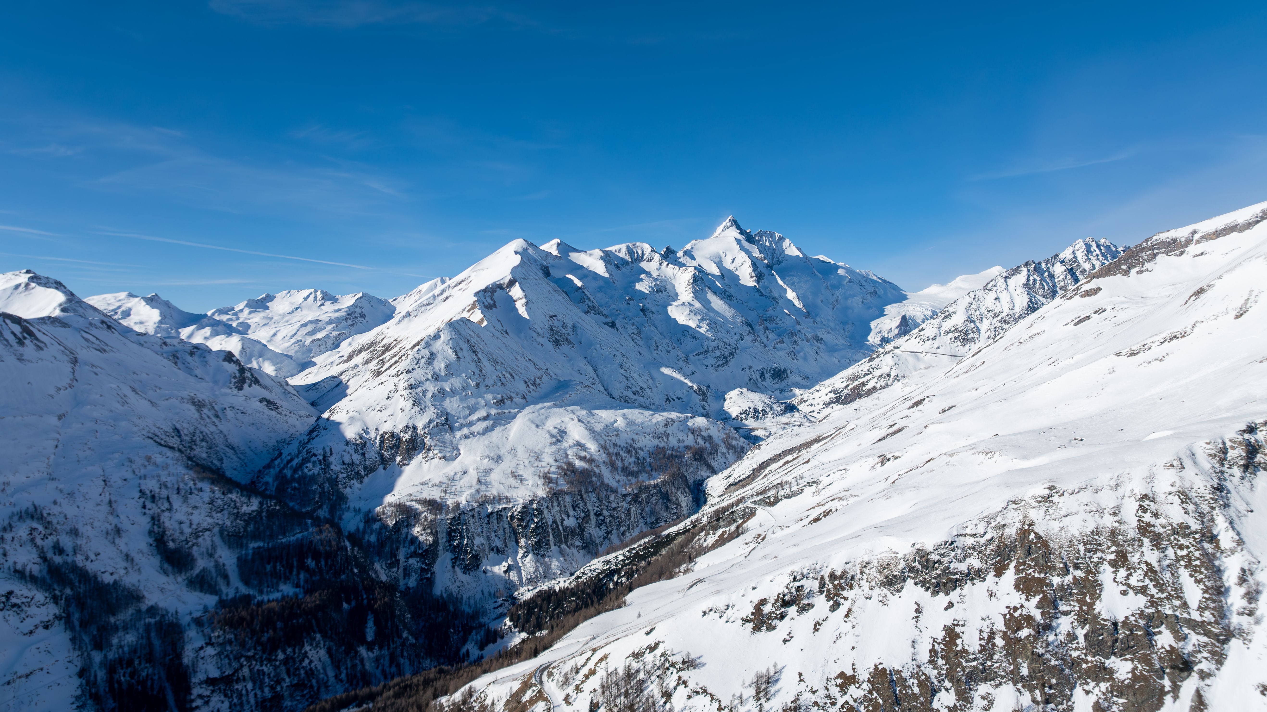 View of Snowcapped Mountains under a Clear, Blue Sky · Free Stock Photo