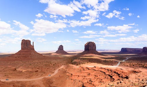 Road through desert landscape of Monument Valley