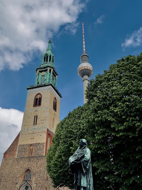 Alexanderplatz, Berlin, marienkirche içeren Ücretsiz stok fotoğraf