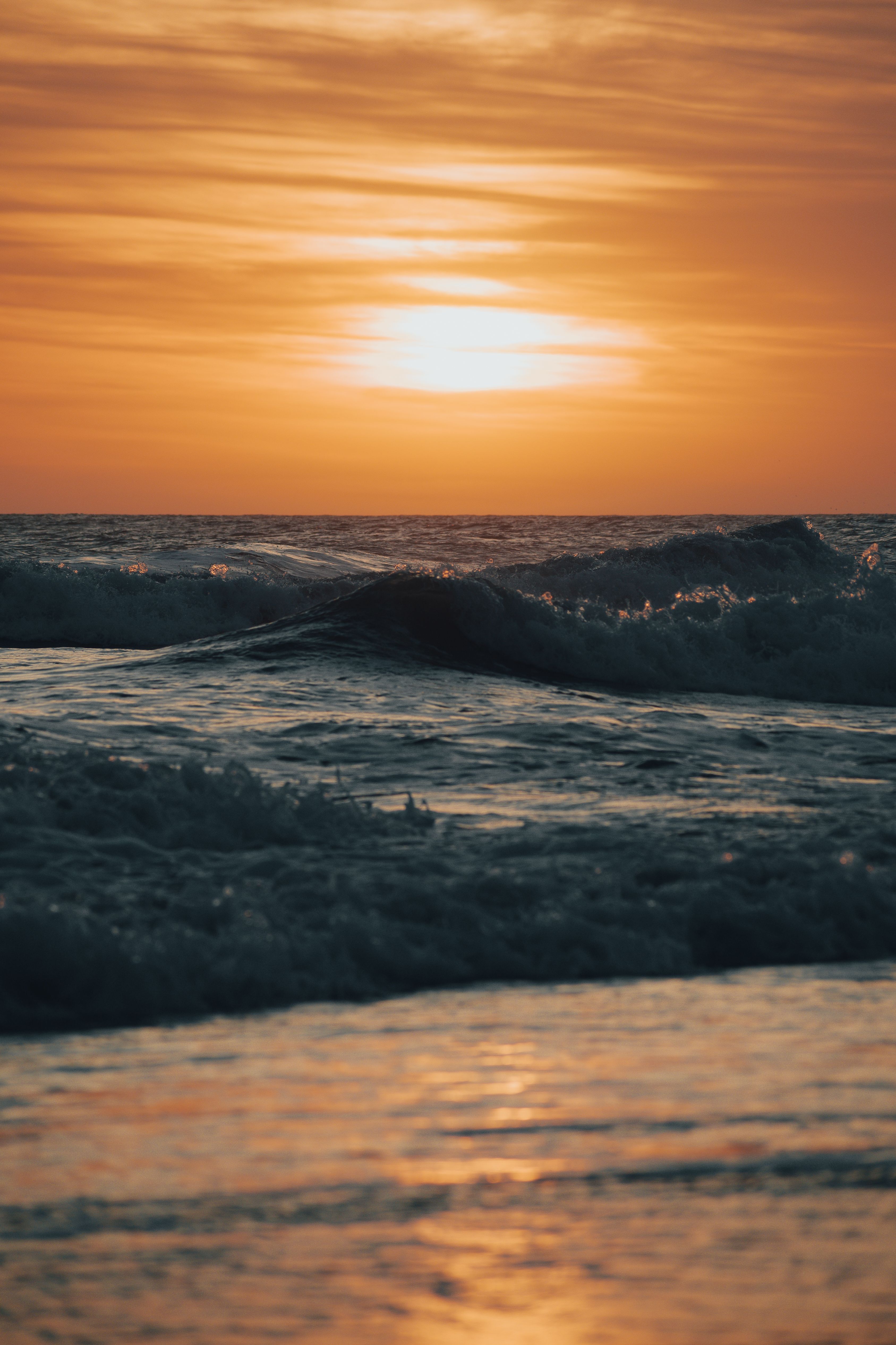 Scenic Sunset over Disturbed Sea · Free Stock Photo