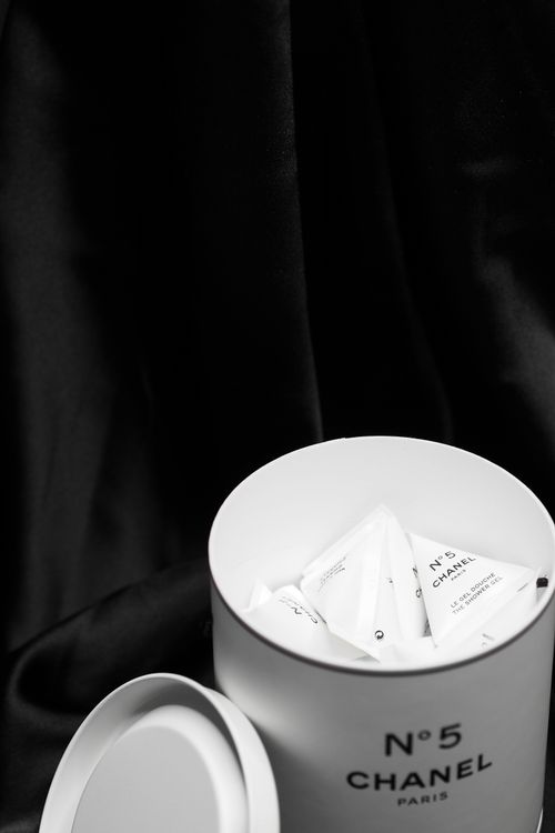 Free Black and white image featuring Chanel No. 5 sachets in an elegant container, exuding luxury and sophistication. Stock Photo