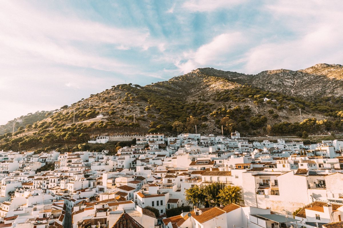 Mijas Property Guide: Pueblo vs Costa, Prices & Tips (2026)