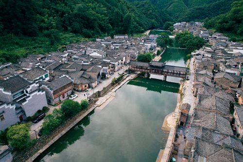 Free Scenic aerial view of picturesque traditional village with river and mountains in Jiangxi, China. Stock Photo
