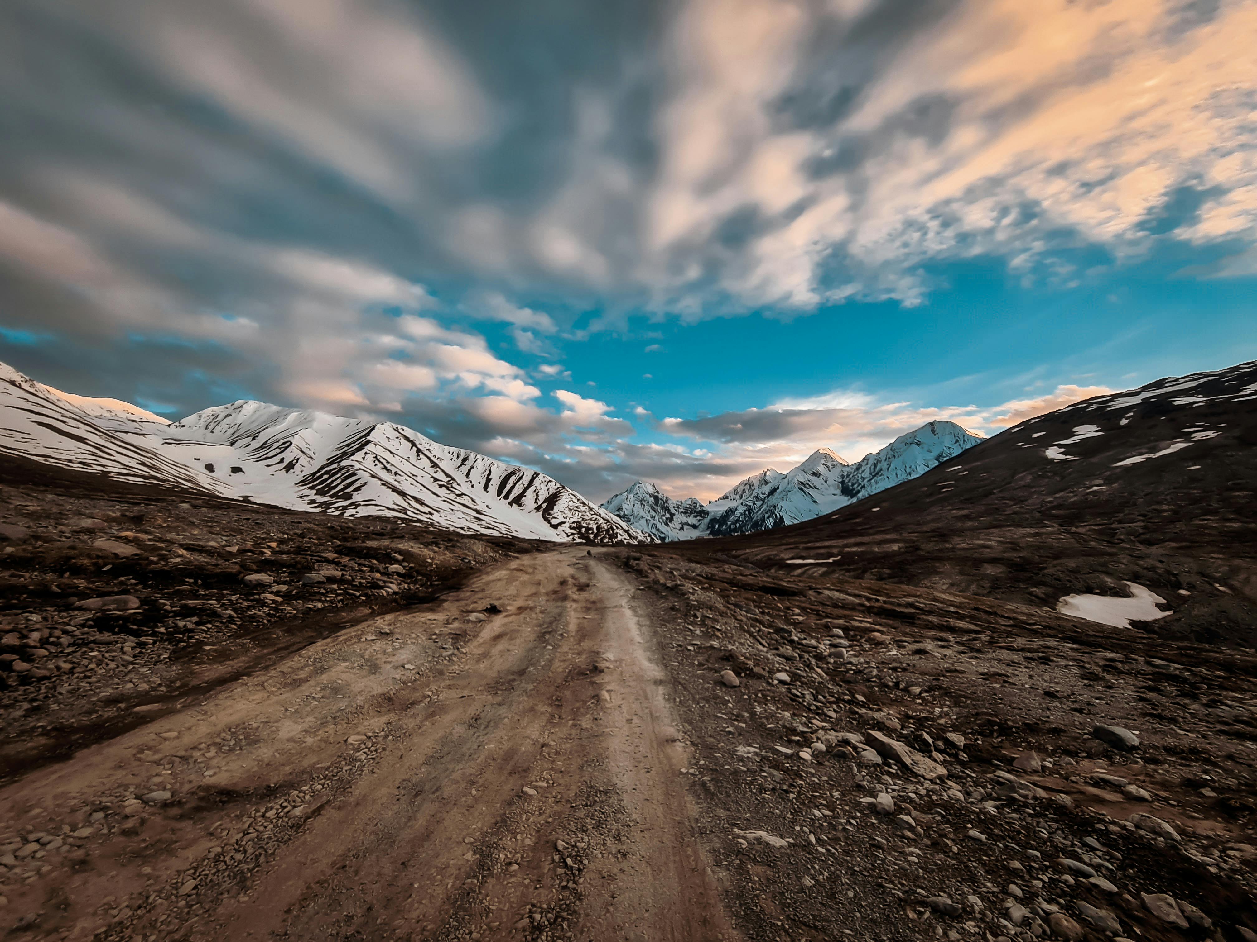 Dirt Road in Himalaya Mountains · Arvitan