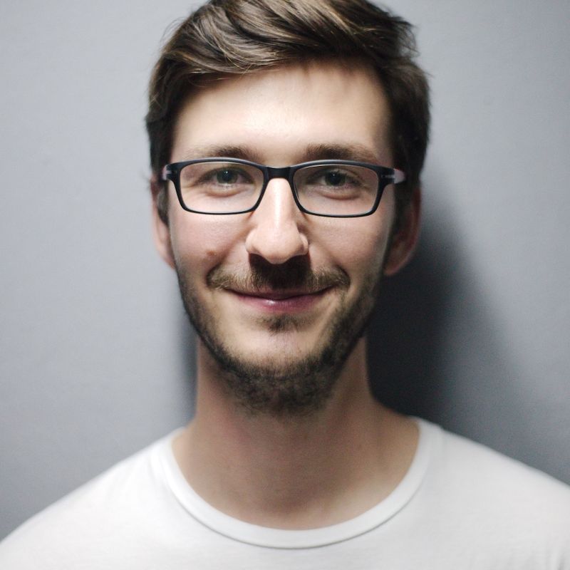 Yves D.