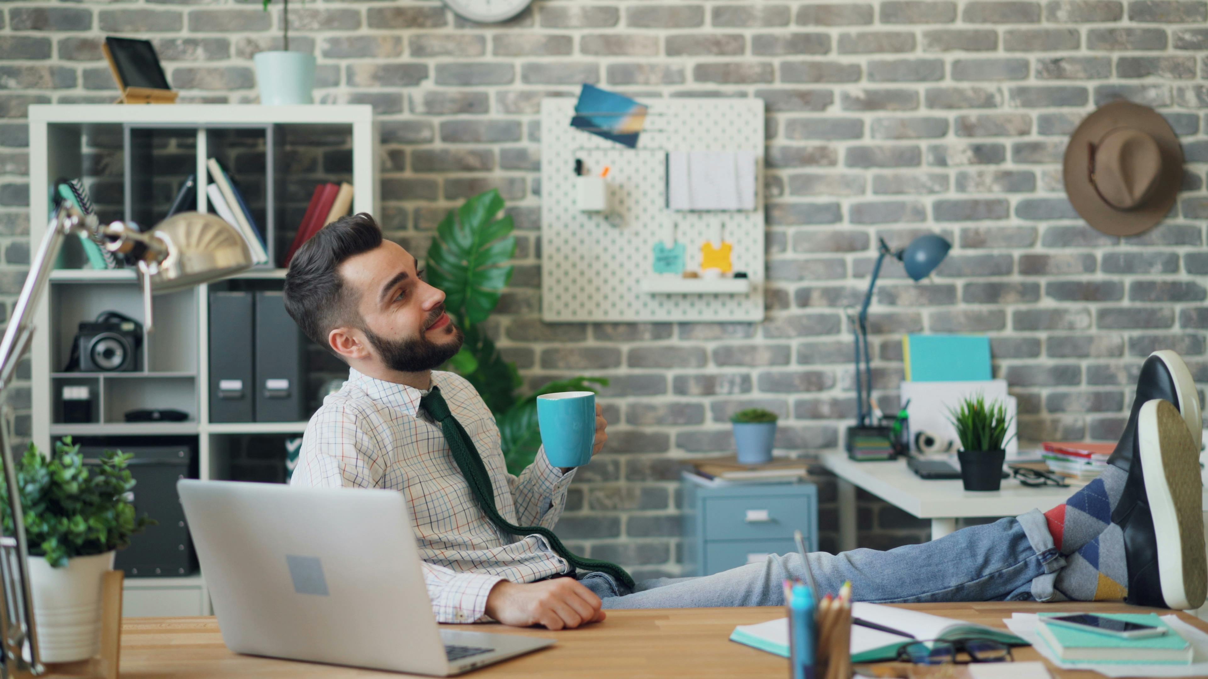 the side hustle idea side hustles for entrepreneurs — Photo by Vitaly Gariev on Pexels