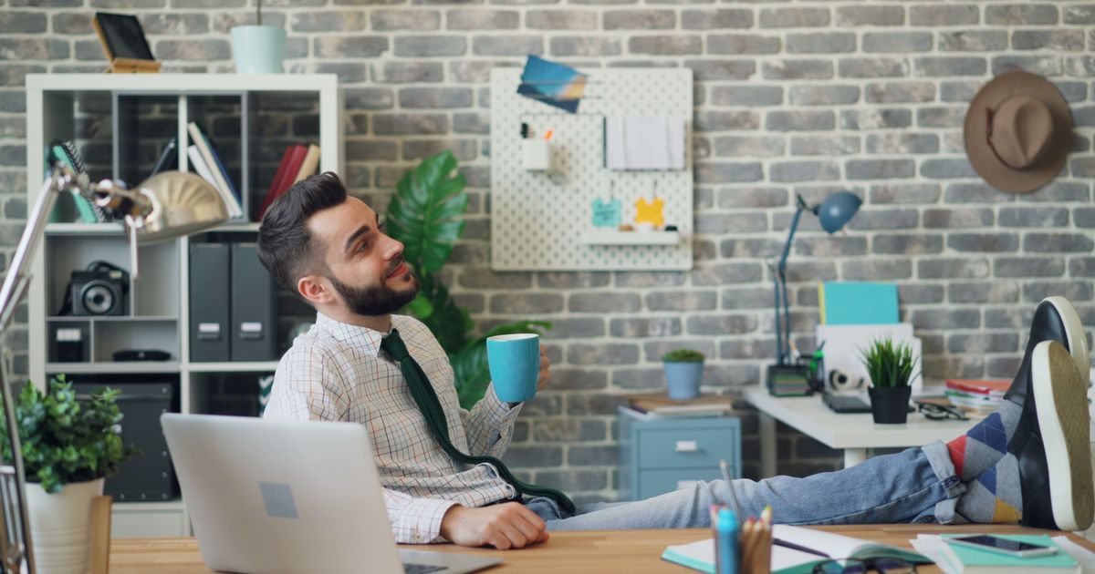 Desk Job Legs: Simple Habits for Comfort When You Sit Most of the Day