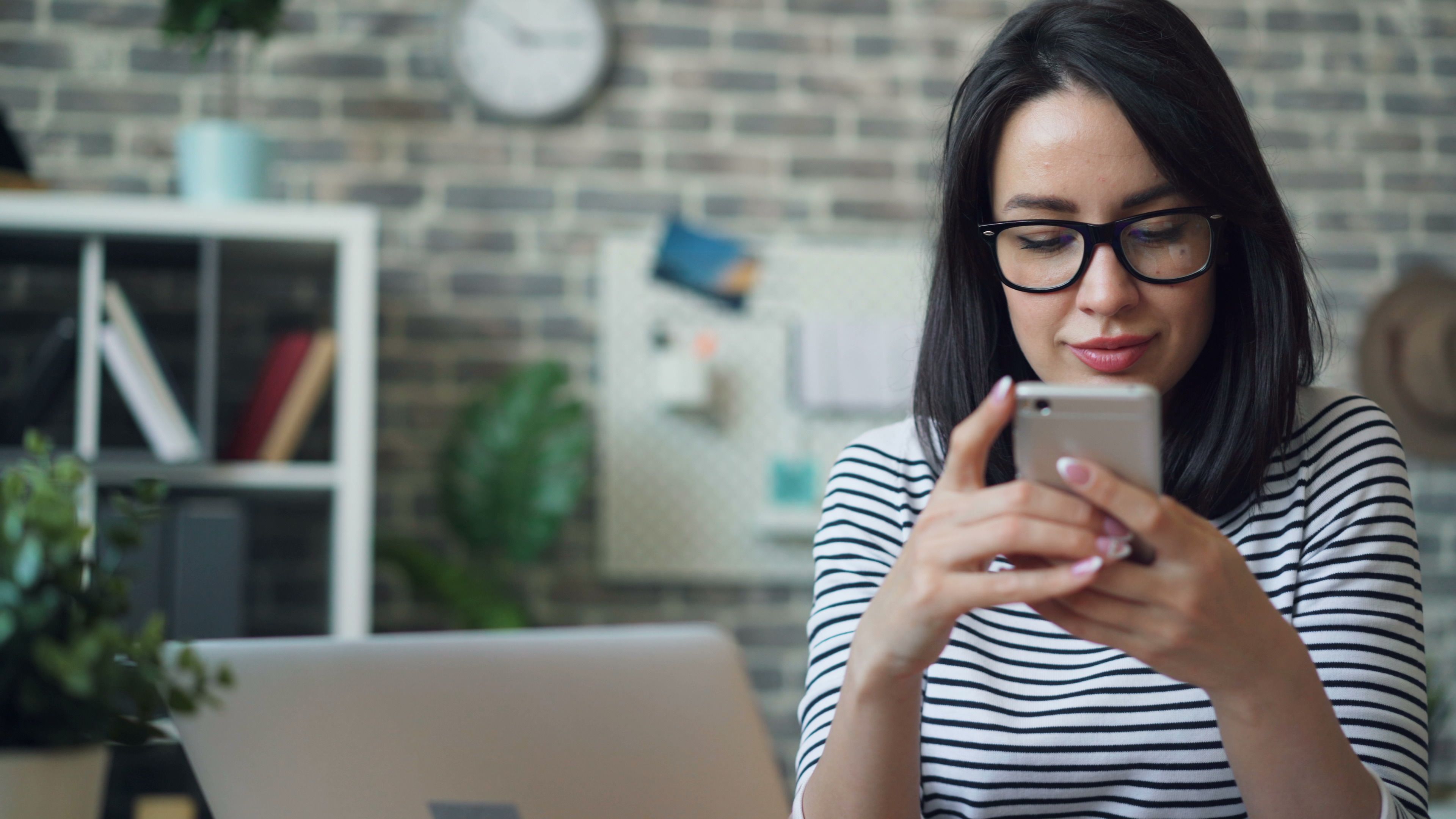 remote work connectivity — Photo by Vitaly Gariev on Pexels