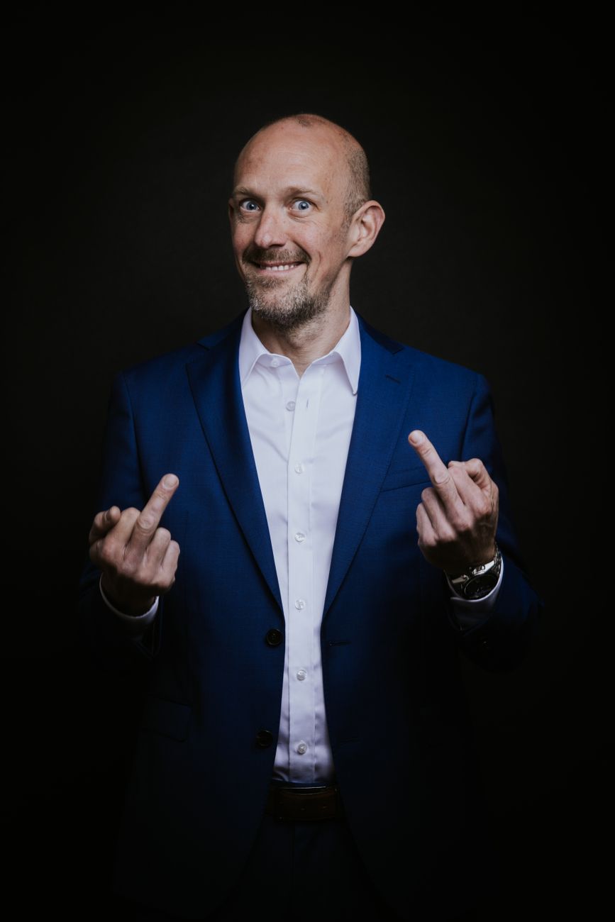 Graham Platner pozastavuje kampaň do Senátu po obvinení zo sexuálneho napadnutia