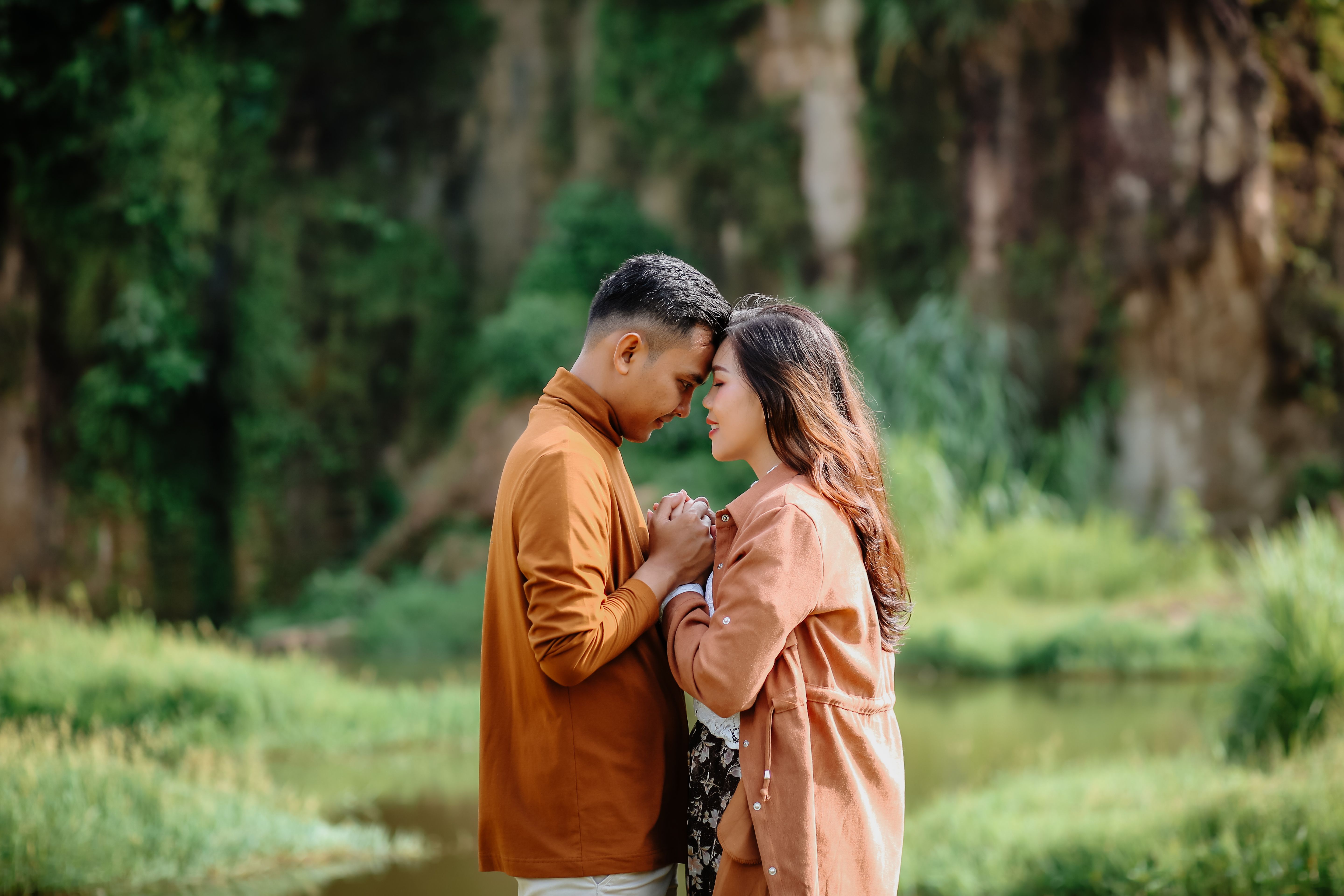Online dating: starting a conversation on a niche platform