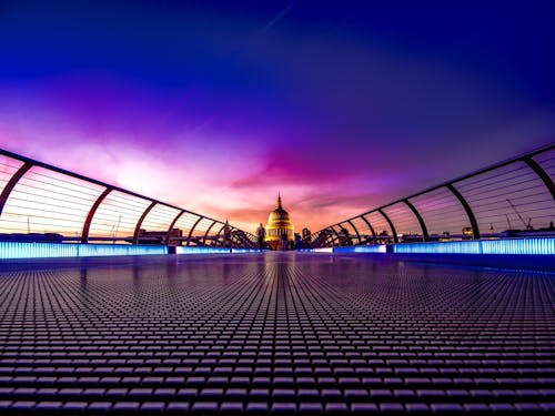 無料 紫の歩道橋 写真素材