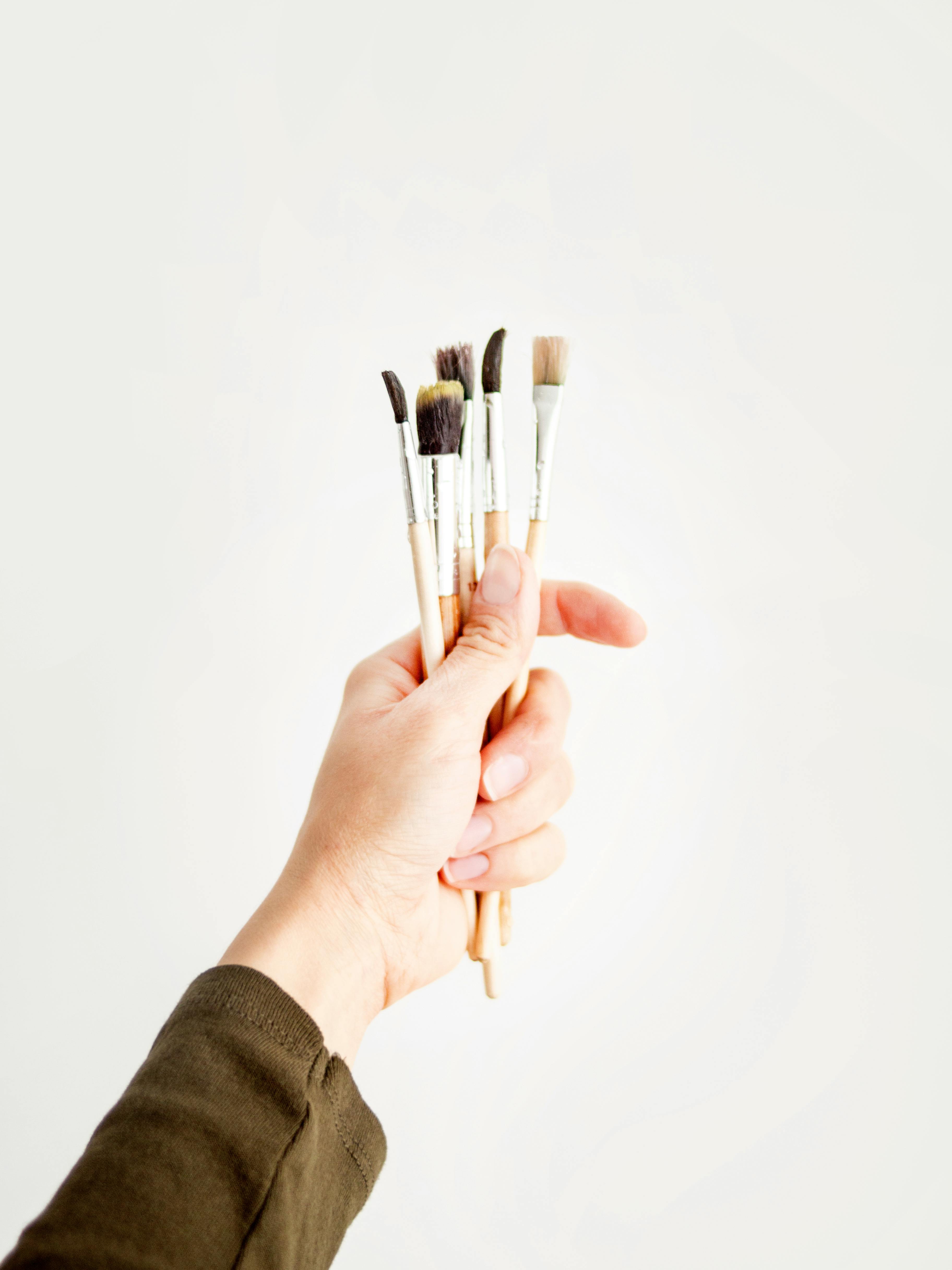 Thin paint brushes hi-res stock photography and images - Page 3