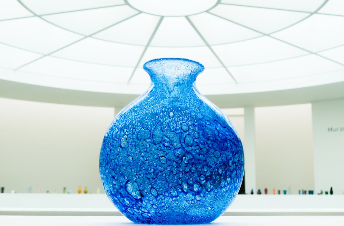 免费 蓝色玻璃花瓶 素材图片