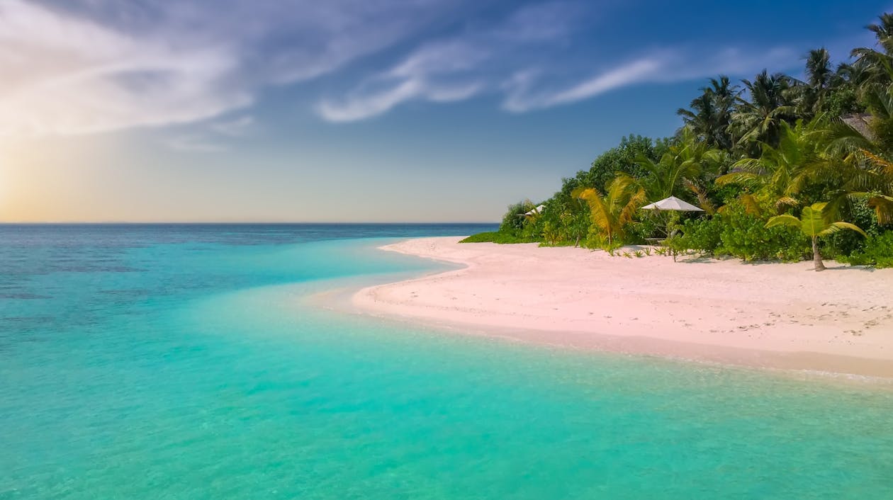 Persona Que Muestra La Isla