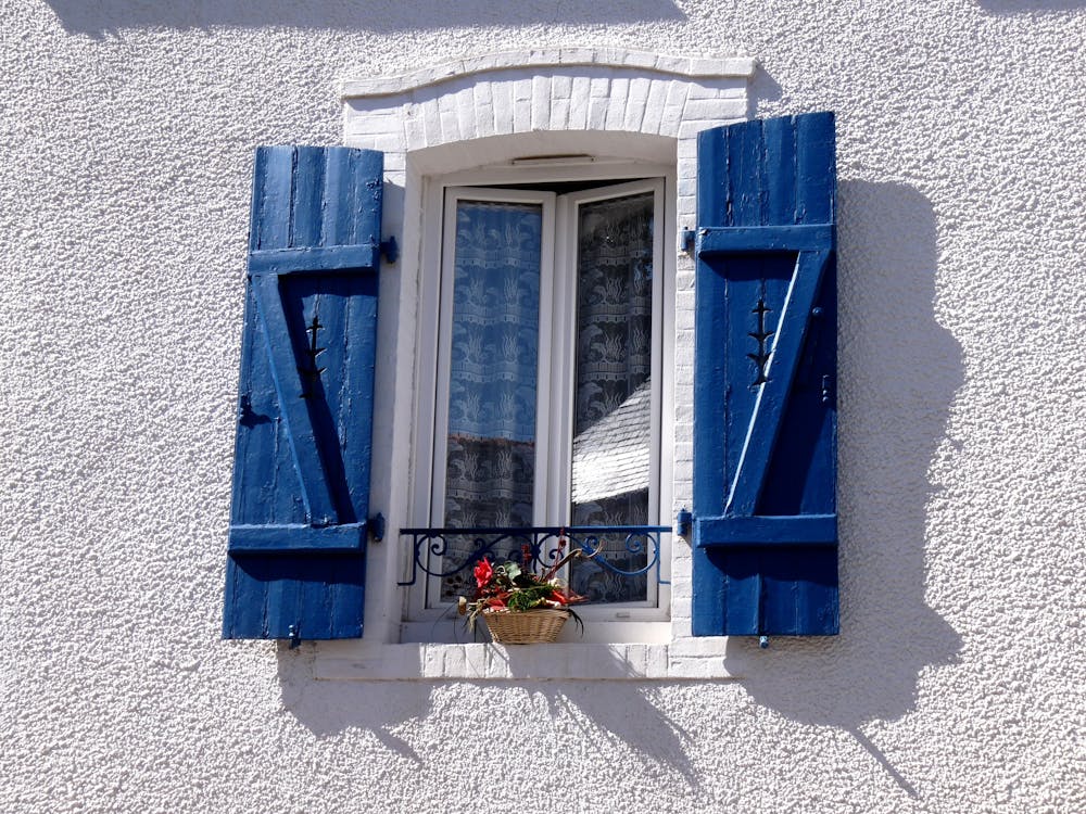 бесплатная Синее деревянное окно Стоковое фото