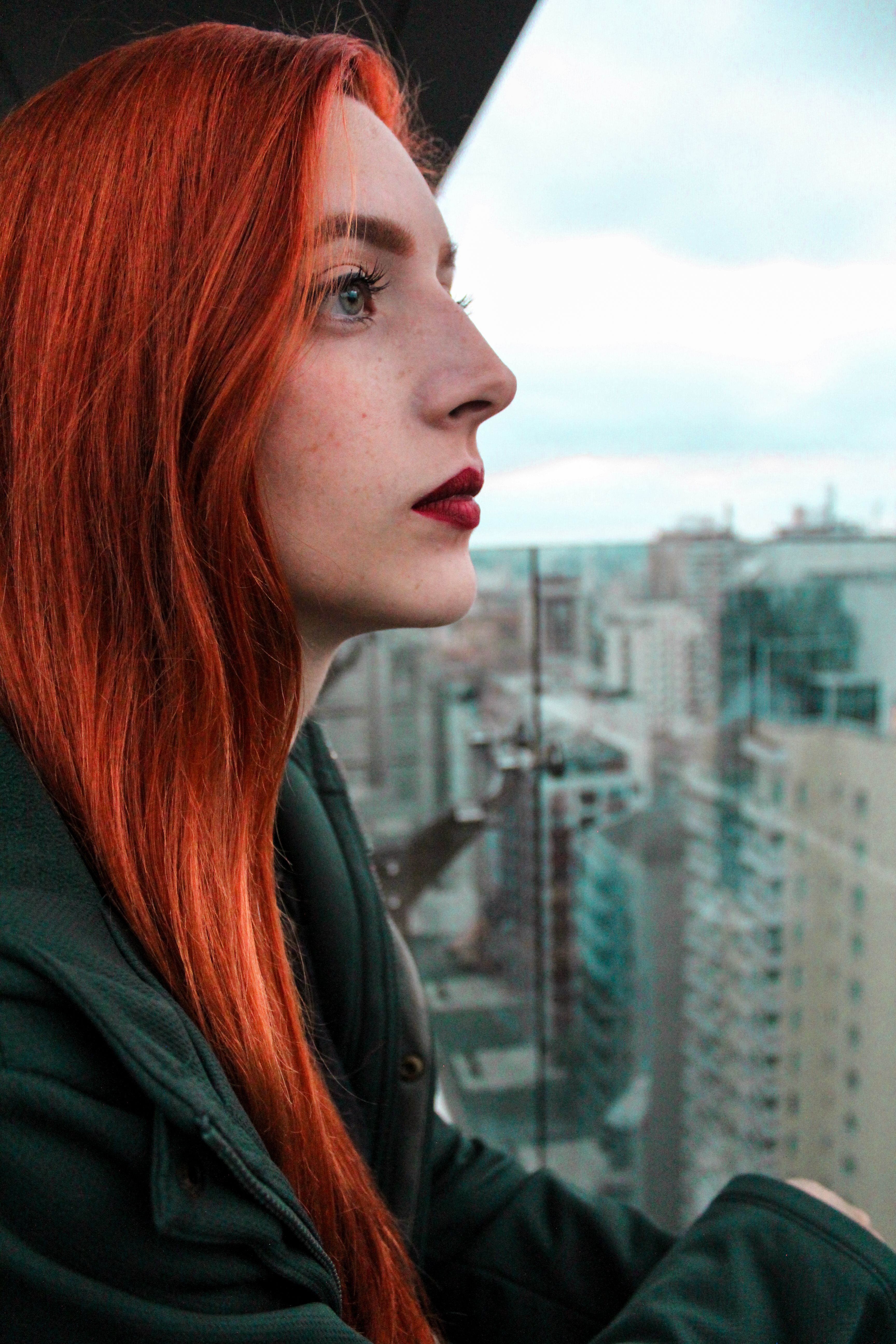 How to pose a friend naturally during a city walk — lean on one-point depth when it fits