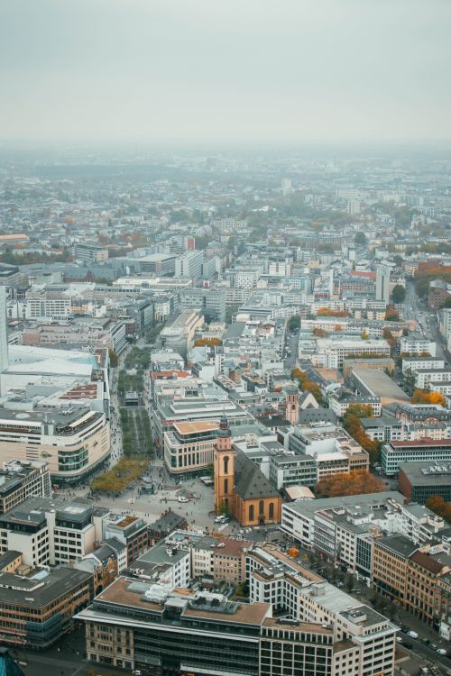 Free A mesmerizing aerial view of Frankfurt's urban landscape during autumn, showcasing architecture and vibrant foliage. Stock Photo