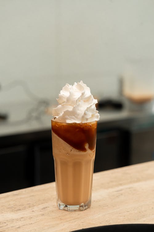bar kafe, bardak, buzlu içeren Ücretsiz stok fotoğraf