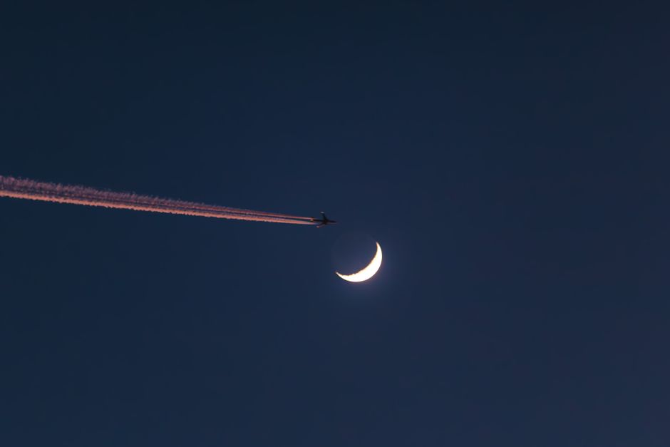 金星が月に隠れる2026年6月 — 星が消える一瞬が、地球の自転の遅れを測ってきた