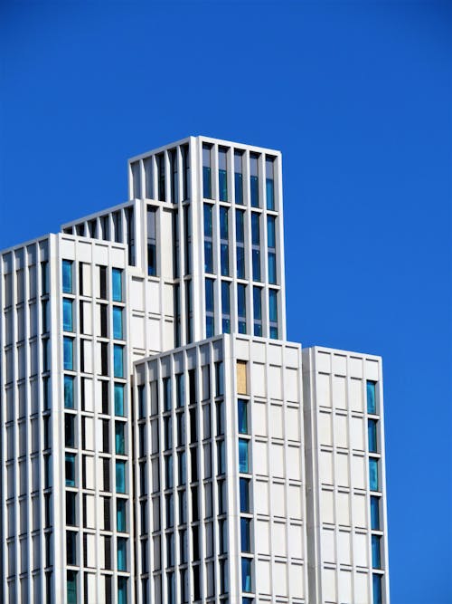 Drie Witte Hoge Gebouwen