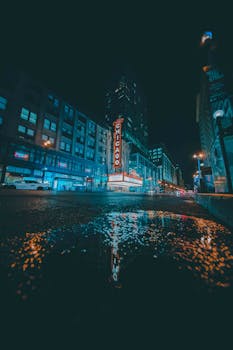 Dynamic urban night scene highlighting Chicago's iconic architecture and vibrant nightlife.