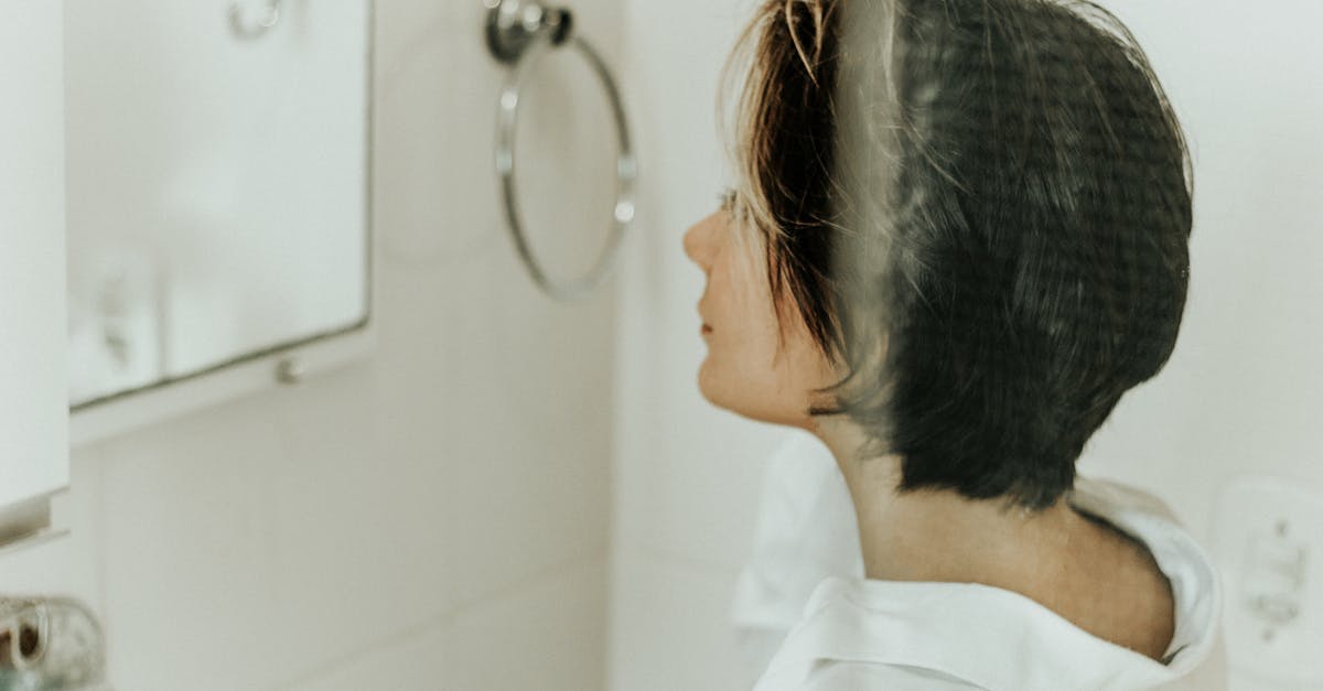 How to fit a shower head holder