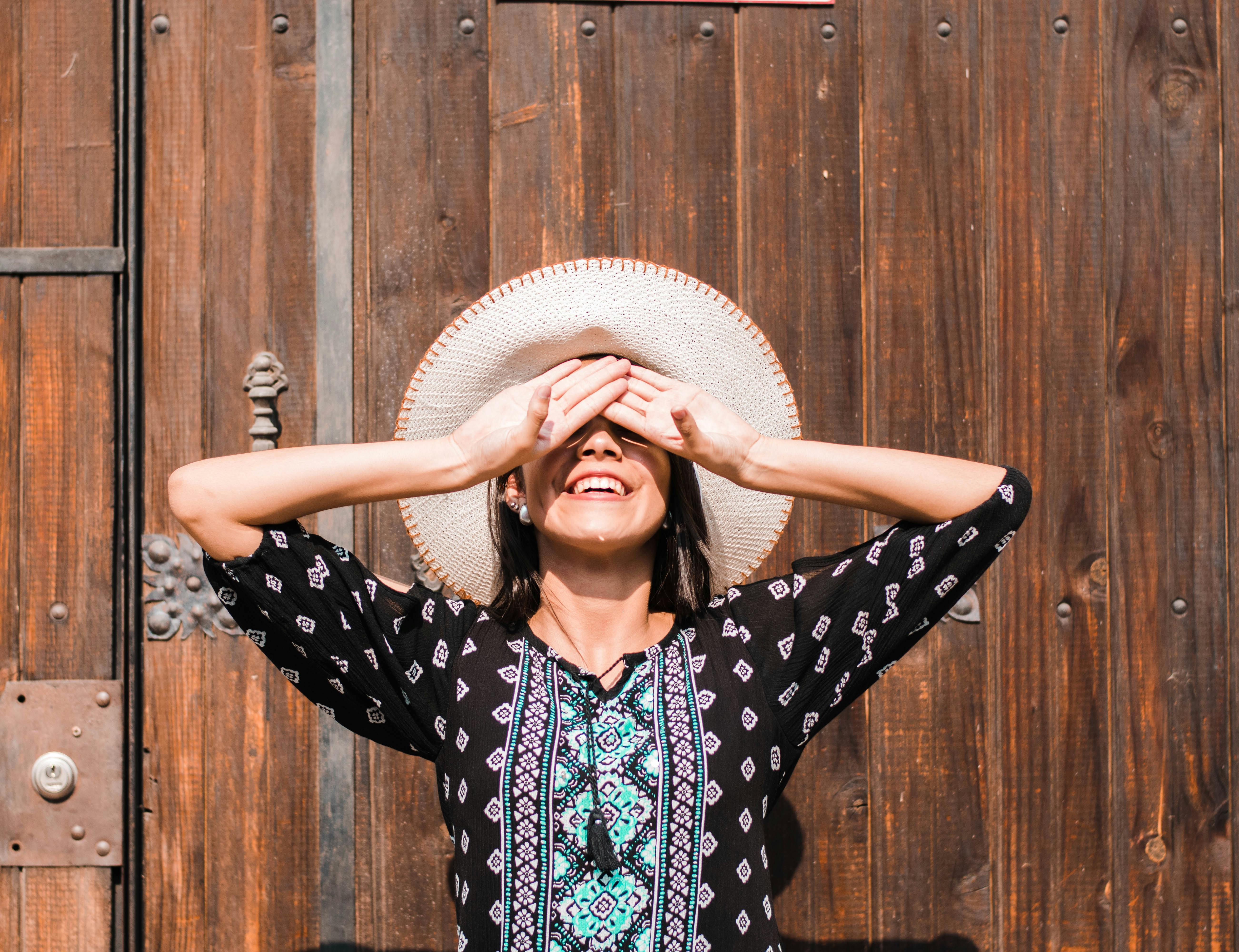 From vintage tops to maxi skirts, build your summer wardrobe with these it girl fashion trends — Photo by Edwin Ariel Vallada