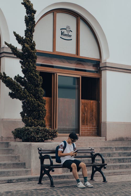 Fotos de stock gratuitas de adulto, al aire libre, arquitectura