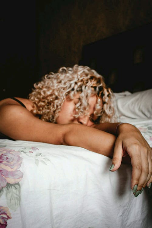 Kostnadsfri bild av avslappning, bekväm, blond