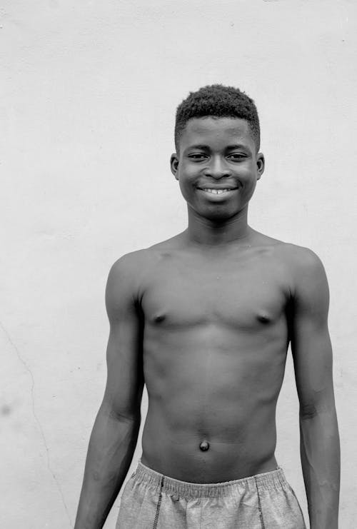 Fotobanka s bezplatnými fotkami na tému africký chlapec, biela, biele pozadie