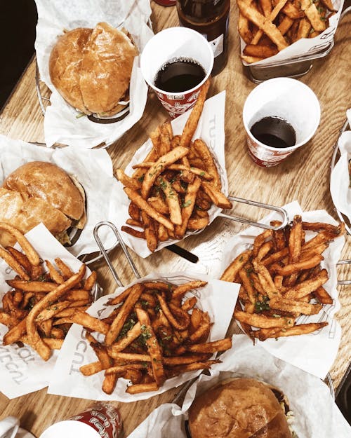 Batatas Fritas E Hambúrgueres