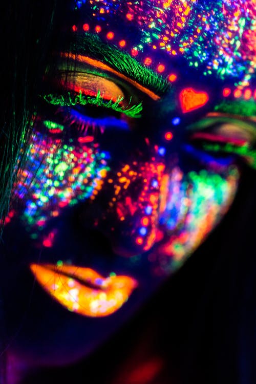 Fotografia A Colori Selettiva Multicolore Del Viso Di Donna