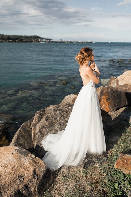 Women's White Open-back Wedding Gown