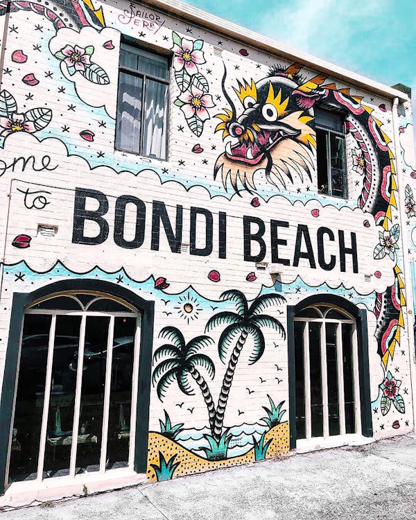 落書きの壁の芸術とボンダイビーチの建物 無料の写真素材