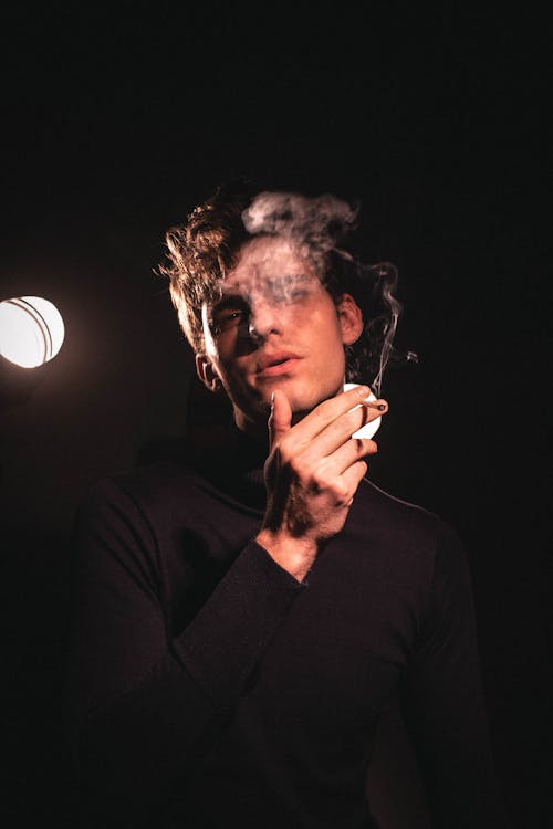 Základová fotografie zdarma na téma cigareta, dobře vypadající, hezký